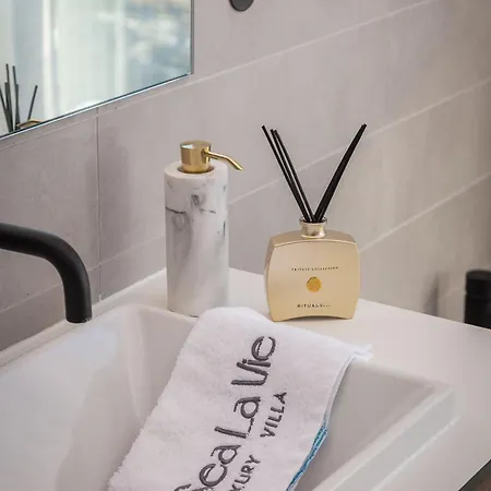 Villa Luxury Sea La Vie With Pool Near Sibenik Jarebinjak