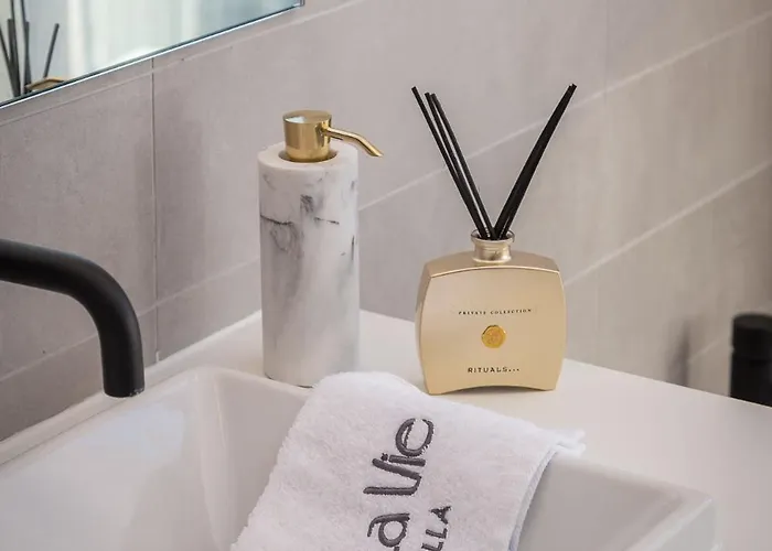 Villa Luxury Sea La Vie With Pool Near Sibenik Jarebinjak